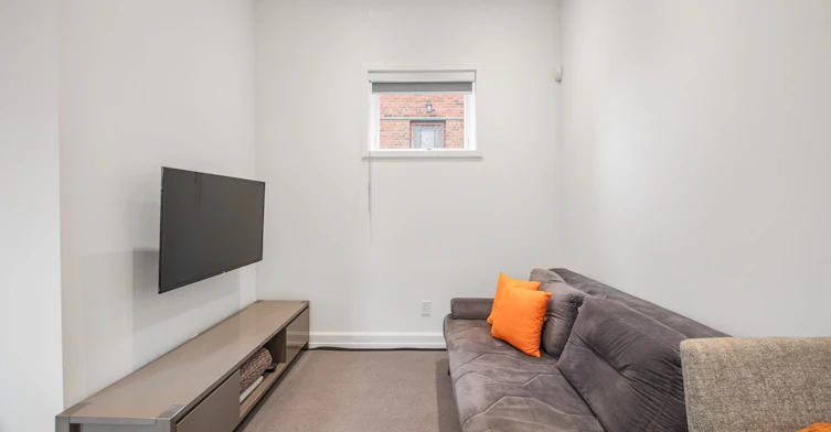 Lower-10 Katherine Road, Toronto, ON, M3K 1H9 - 15