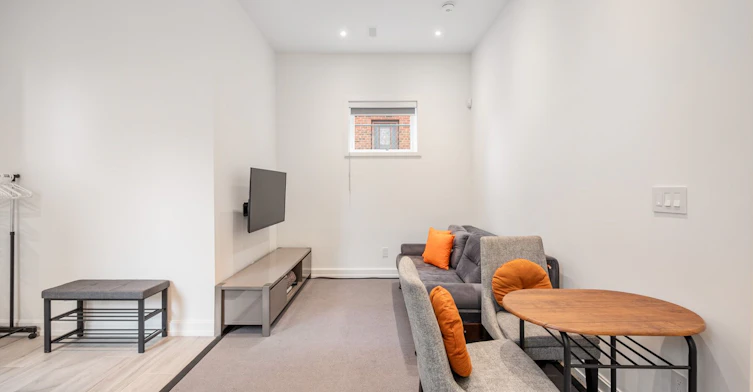 Lower-10 Katherine Road, Toronto, ON, M3K 1H9 - 13