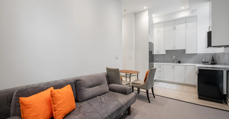Lower-10 Katherine Road, Toronto, ON, M3K 1H9 - 17