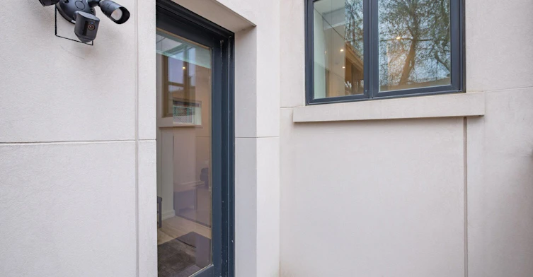 Lower-10 Katherine Road, Toronto, ON, M3K 1H9 - 8