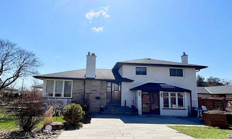 2263 Harcourt Crescent