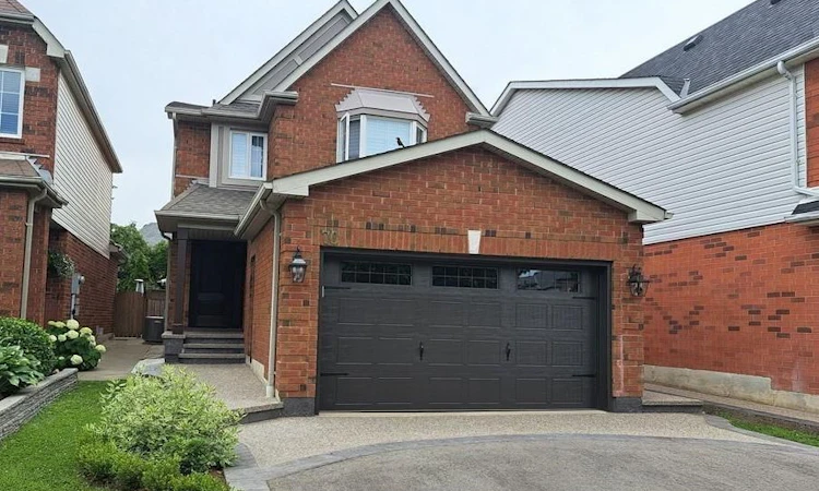 70 Curry Crescent