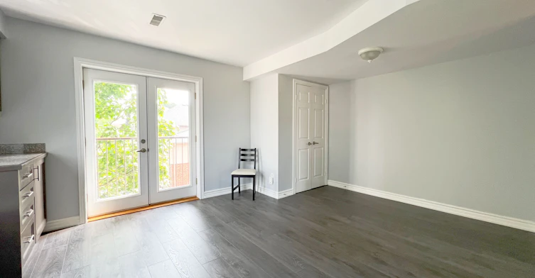 621A The Queensway N/A, Toronto, ON, M8Y 1K4 - 10