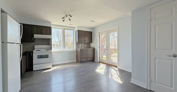 621A The Queensway N/A, Toronto, ON, M8Y 1K4 - 7