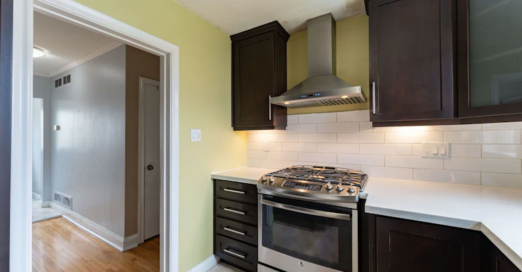 Main Fl.-21 Deevale Road, Toronto, ON, M3M 1Z2 - 9