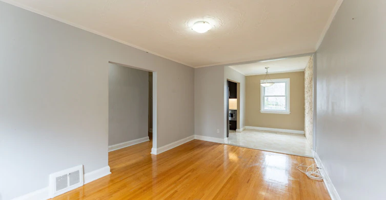 Main Fl.-21 Deevale Road, Toronto, ON, M3M 1Z2 - 3