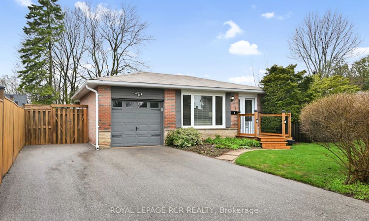 5 Lawrence Avenue W