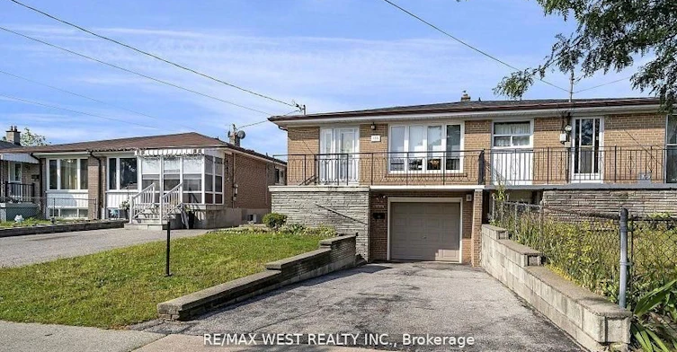 136 Duncanwoods Drive, Toronto, ON, M9L 2E1 - 2