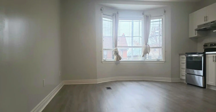 Upper-984 Ossington Avenue, Toronto, ON, M6G 3V6 - 3