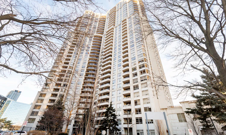 902-35 Kingsbridge Garden Circle