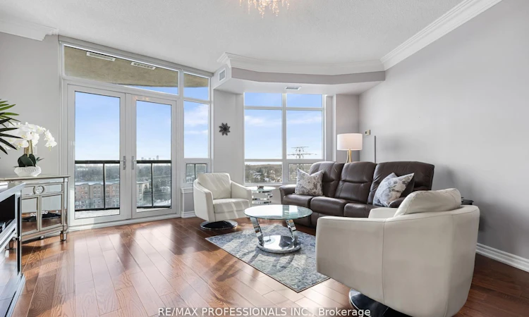 903-1135 Royal York Road