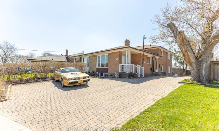 16 Gambello Crescent