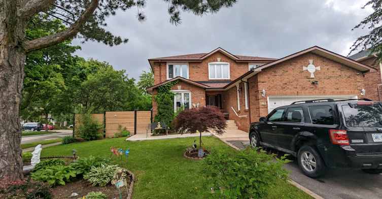 142 Whitchurch Mews, Mississauga, ON, L5A 4B3