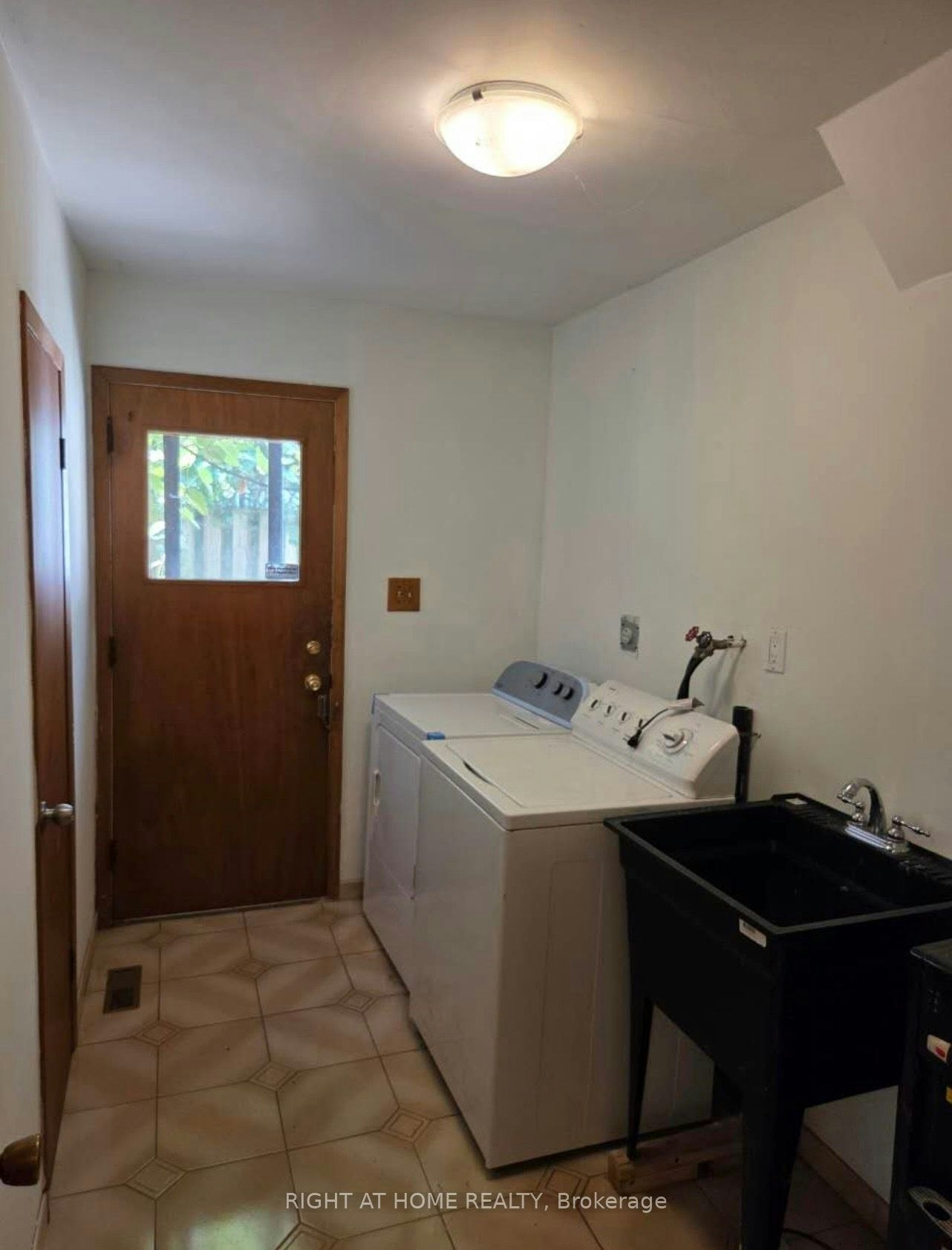 1010 Bloor Street, Mississauga, ON, L4Y 2N2 - 10
