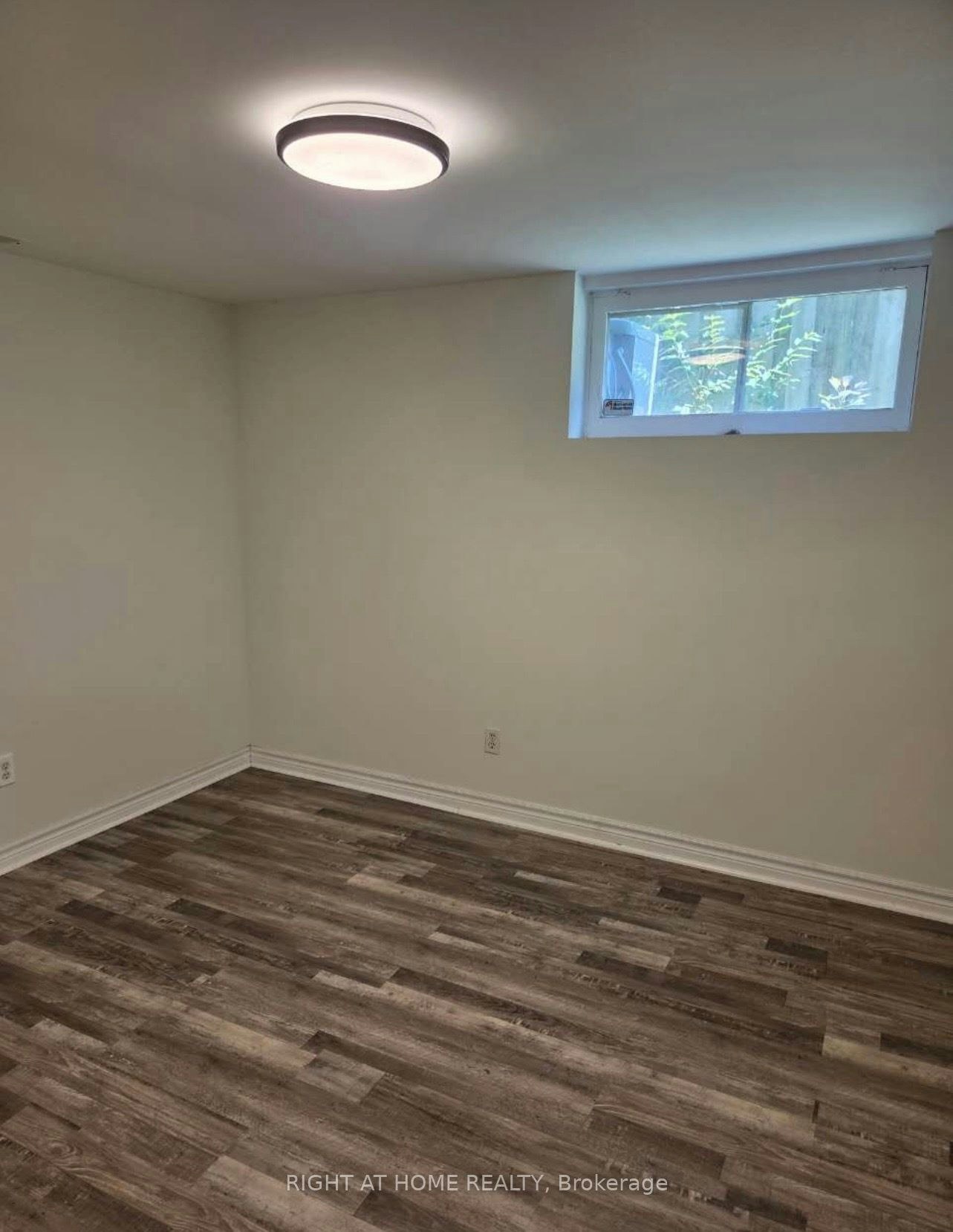 1010 Bloor Street, Mississauga, ON, L4Y 2N2 - 8
