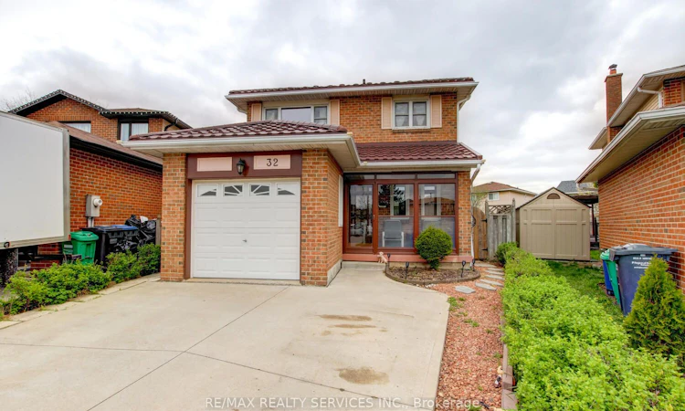 32 Helios Place