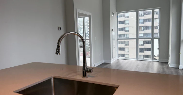 519-430 Square One Drive, Mississauga, ON, L5B 0L6 - 7