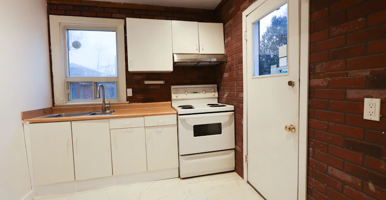 32 Pendeen Avenue, Toronto, ON, M6N 2P3 - 30
