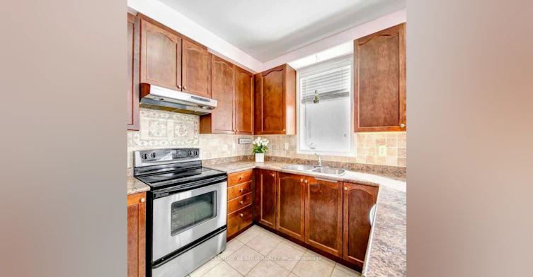 5534 Waterwind Crescent, Mississauga, ON, L5M 0G4 - 3
