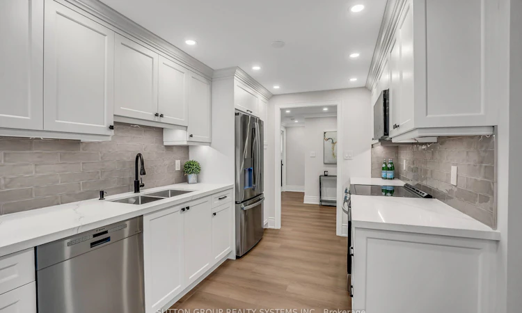 501-2180 Marine Drive