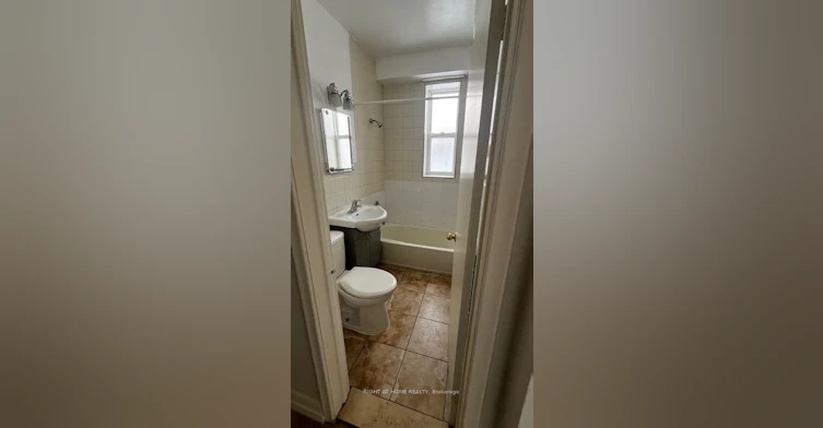 1-1 Wandle Avenue, Toronto, ON, M3M 2L1 - 2
