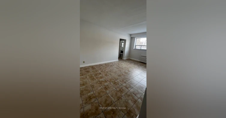 1-1 Wandle Avenue, Toronto, ON, M3M 2L1 - 11