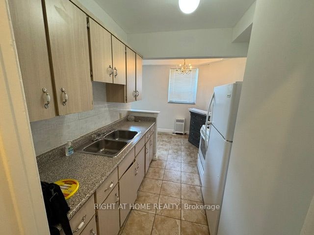 1-1 Wandle Avenue, Toronto, ON, M3M 2L1 - 4