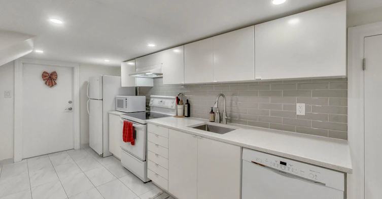 B-1652 Dufferin Street, Toronto, ON, M6H 3L8 - 4