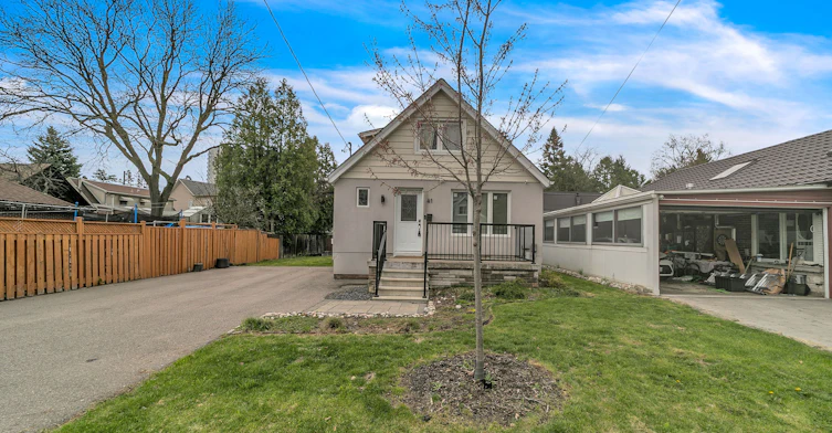 41 Monarchdale Avenue, Toronto, ON, M6M 2S6 - 2