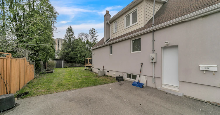 41 Monarchdale Avenue, Toronto, ON, M6M 2S6 - 4