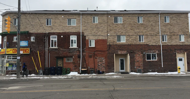 201-2466 St Clair Avenue W, Toronto, ON, M6N 1L3 - 6
