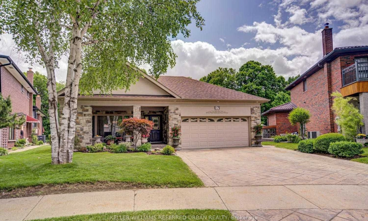17 Hathor Crescent