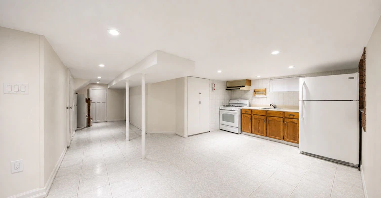 401 Ridelle Avenue, Toronto, ON, M6B 1K3 - 12