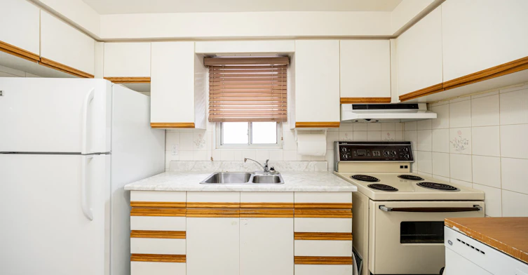 401 Ridelle Avenue, Toronto, ON, M6B 1K3 - 6
