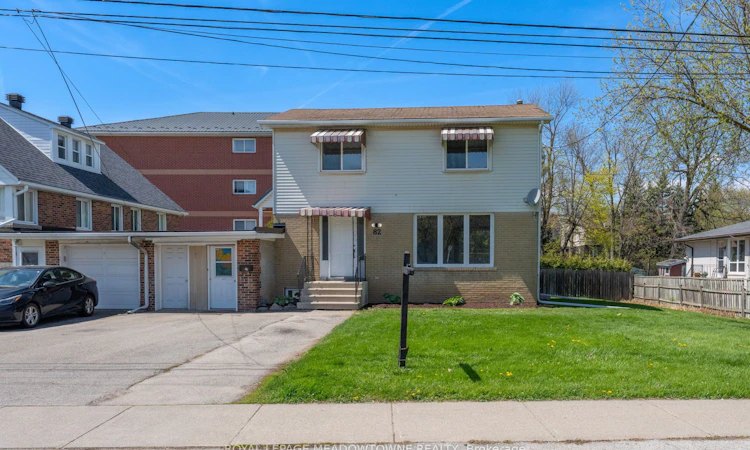 82 Maple Avenue