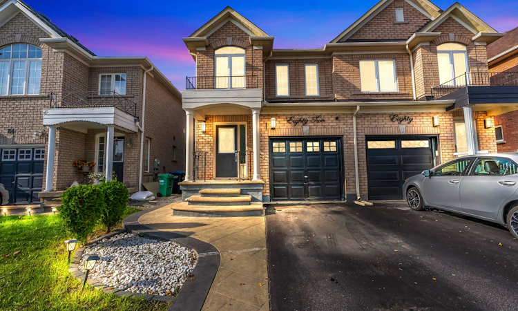 82 Tarquini Crescent
