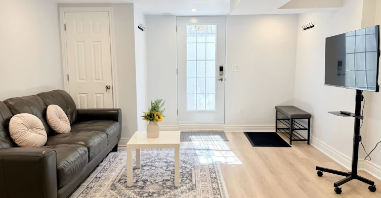 Room 2-450 Abington Avenue, Mississauga, ON, L5A 1L7 - 4