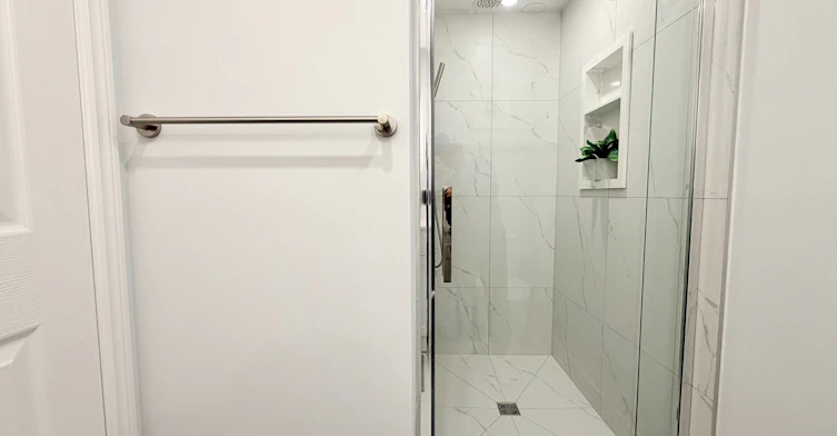 Room 2-450 Abington Avenue, Mississauga, ON, L5A 1L7 - 3