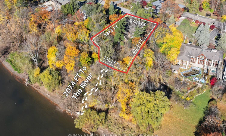 1520 Pinetree Crescent