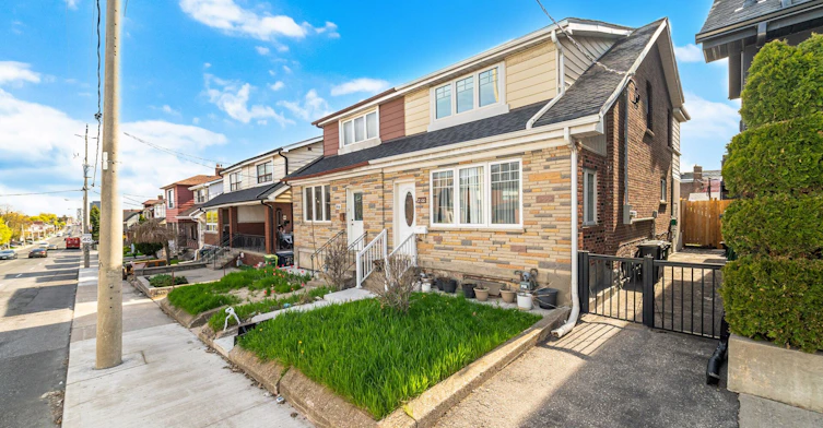 2-2000 Dufferin Street, Toronto, ON, M6E 3R2 - 4