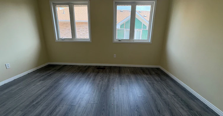 25 Shining Star Crescent, Toronto, ON, M6M 5L6 - 5