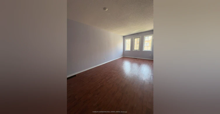 25 Shining Star Crescent, Toronto, ON, M6M 5L6 - 2
