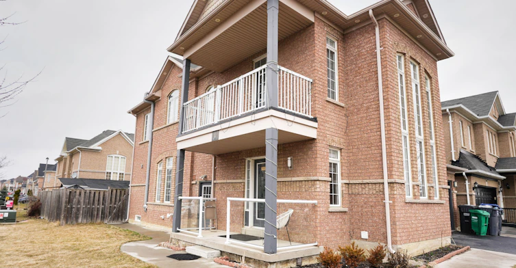 1 Pape Drive, Brampton, ON, L6R 0G4 - 2