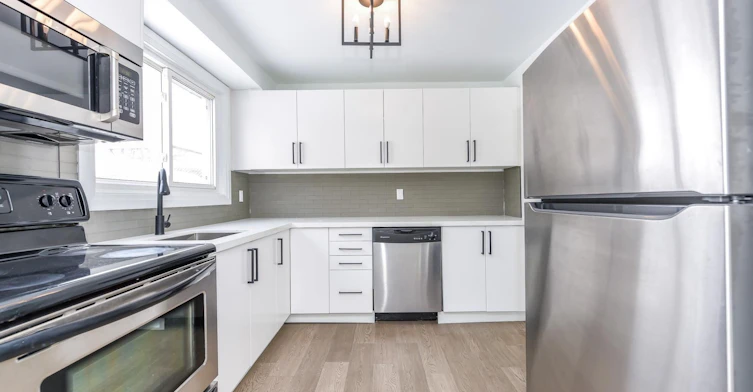 4 Hardcastle Court, Brampton, ON, L6S 2A9 - 6