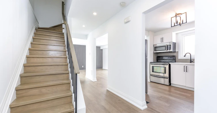 4 Hardcastle Court, Brampton, ON, L6S 2A9 - 3