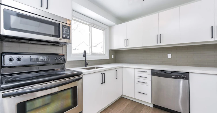 4 Hardcastle Court, Brampton, ON, L6S 2A9 - 9