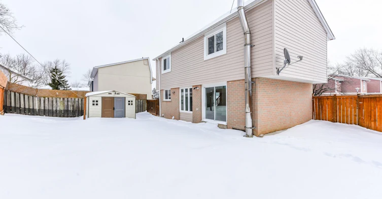 4 Hardcastle Court, Brampton, ON, L6S 2A9 - 2