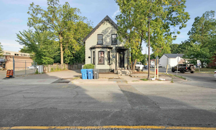 127 Queen Street W