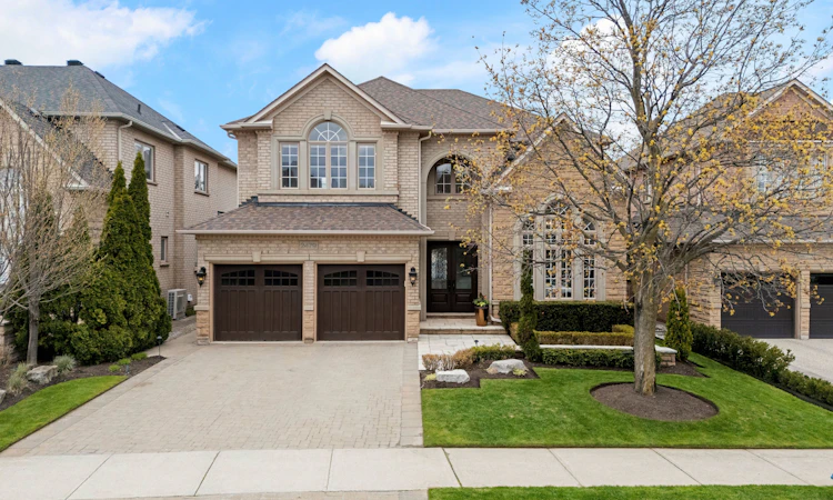 2479 Bon Echo Drive