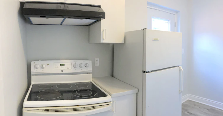 2798 Dundas Street W, Toronto, ON, M6P 1Y5 - 10